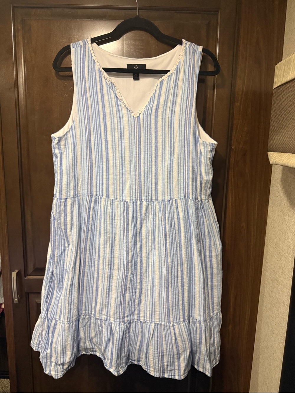 Ronni Nicole- Sleeveless tiered mini dress